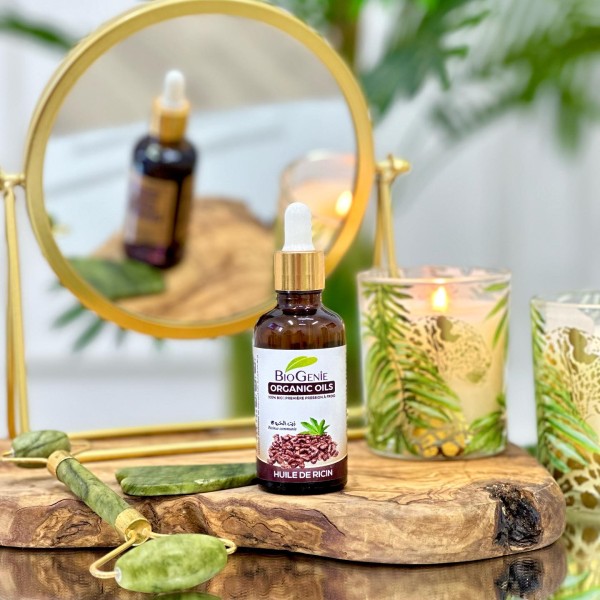 L’huile de ricin fait des miracles sur la peau et pour la pousse des cheveux. Elle fortifie aussi les ongles et les cils.Elle sert à lisser les cheveux, s’utilise aussi en savonnerie car elle donne une mousse abondante et stable, utilisée aussi pour fabriquer les rouges à lèvres et gloss grâce à son principe actif qui donne brillance et hydratation.
huile huiledericin ricin oil skincare skincaretips skinhealth hairgoals hairideas