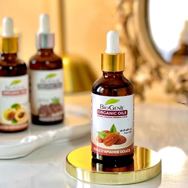 Huile d’amande douce 100% naturelElle a de nombreuses vertus, elle hydrate les cheveux et adoucit les peaux sèches et irritées et a une action sur les vergetures
Elle est riche en Oméga 9 et 6, de vitamine A qui améliore l’élasticité de la peau et aussi en vitamine E qui accélère la réparation cellulaire.
huile huiledamandedouce amande amandedouce huilevegetale fypage forupage huilecheveux huilevisage skincare skincaretips selfcare haircare haircareroutine biogenie bio